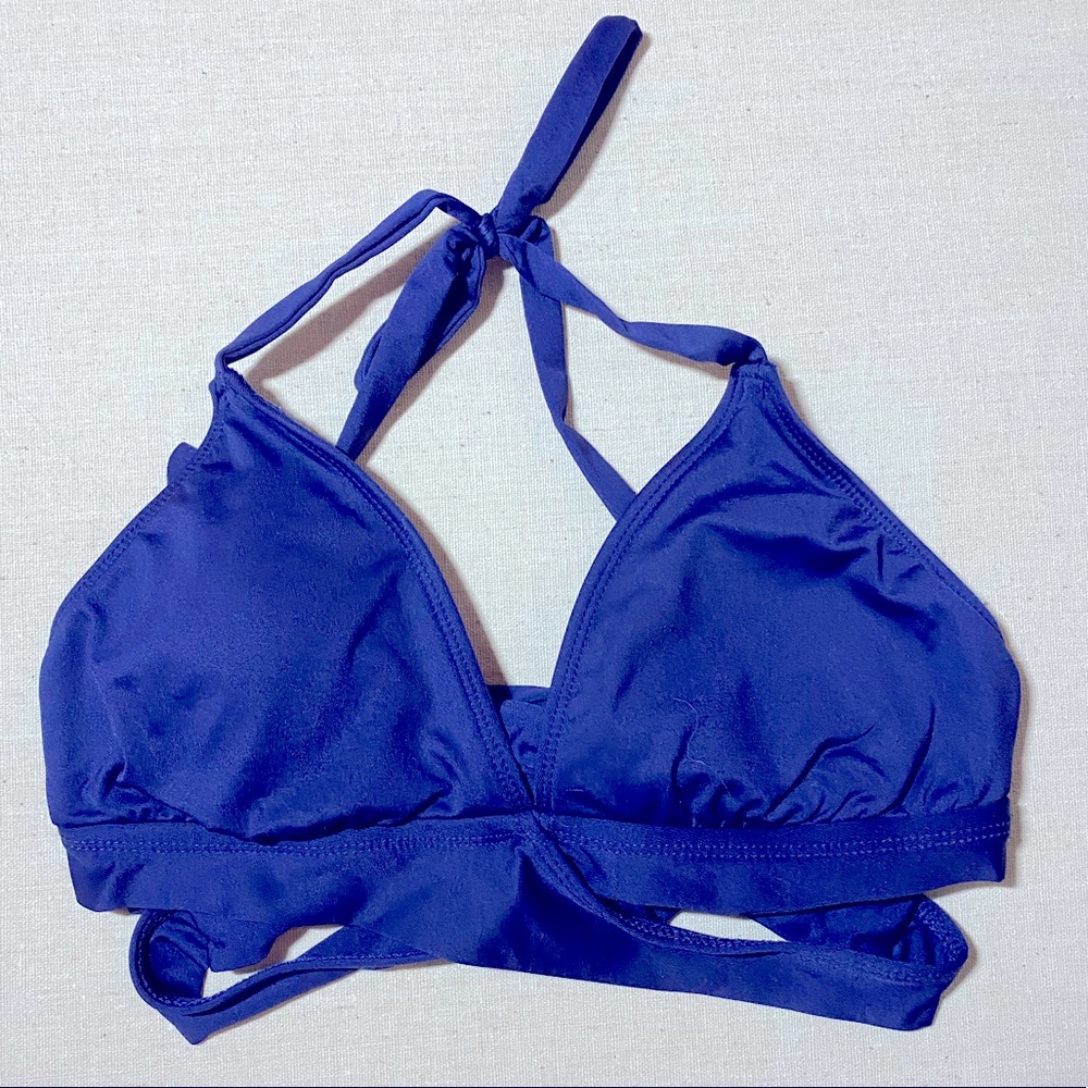 TRIANGLE TOP WITH CROSS WRAP FRONT